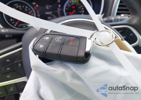 2018 Jeep Compass Latitude 4X4 z USA, uszkodzony, nr VIN 3C4NJDBB8JT245724